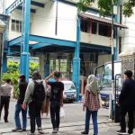 Suasana Mahasisawa yang Tampak Memasuki Gerbang Utama Universitas Islam Bandung (Unisba)