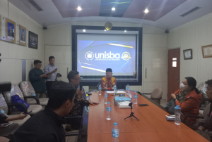 Konferensi pers yang dilakukan pihak Unisba untuk menanggapi kasus dugaan arisan bodong yang menyeret mahasiswanya. (Foto: Syifa Khoirunnisa/SM)