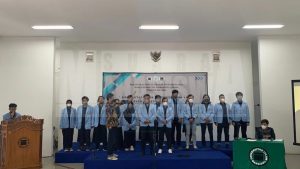 Prosesi pelantikan Pengurus Badan Eksekutif Universitas Islam Bandung Periode 2021-2022 oleh Ketua DAMU, Azis Aulia Rahman di Kampus II Unisba Jalan Dago Atas Kebon Pisang, Ciburial pada Jumat (01/04) (Melani Sri Intan/Job)