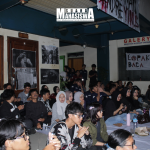 Situasi berlangsungnya diskusi refleksi "Merawat Ingatan & Lawan Balik" atas penyerangan aparat dan penangkapan massa pascaaksi yang diselenggarakan di Gedung Akuarium Universitas Islam Bandung (Unisba), Jl. Tamansari No.1 Kota Bandung, pada Sabtu, (18/4). (Foto: Siti Nur Halizah/Job).