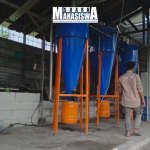 Potret mesin reaktor plasma dingin Universitas Islam Bandung (Unisba) yang ditampilkan dalam Workshop Pengelolaan Sampah di Nagreg, Kabupaten Bandung, pada Kamis, (25/9/2025).    (Foto: Siska Vania/SM).