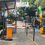 Potret gate parkir yang berada di kawasan parkiran Resimen Mahasiswa (Menwa), Universitas Islam Bandung (Unisba), Jl. Tamansari No. 1, Kota Bandung pada Selasa, (18/8). (Foto: Violetta Kahyang Lestari Fauzi/SM).