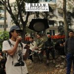 Seorang peserta Aksi Kamisan tengah membacakan puisi dalam aksi memperingati satu tahun penyerangan Universitas Islam Bandung (Unisba) dan Universitas Pasundan (Unpas) di Jalan Hariangbanga, Kota Bandung, pada Kamis (3/9).      (Foto: Siti Nur Halizah/SM).